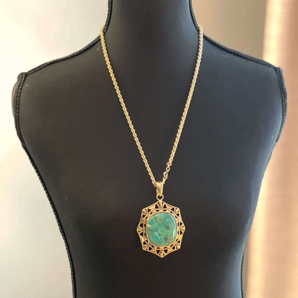Elegant Gold Necklace with Turquoise Pendant